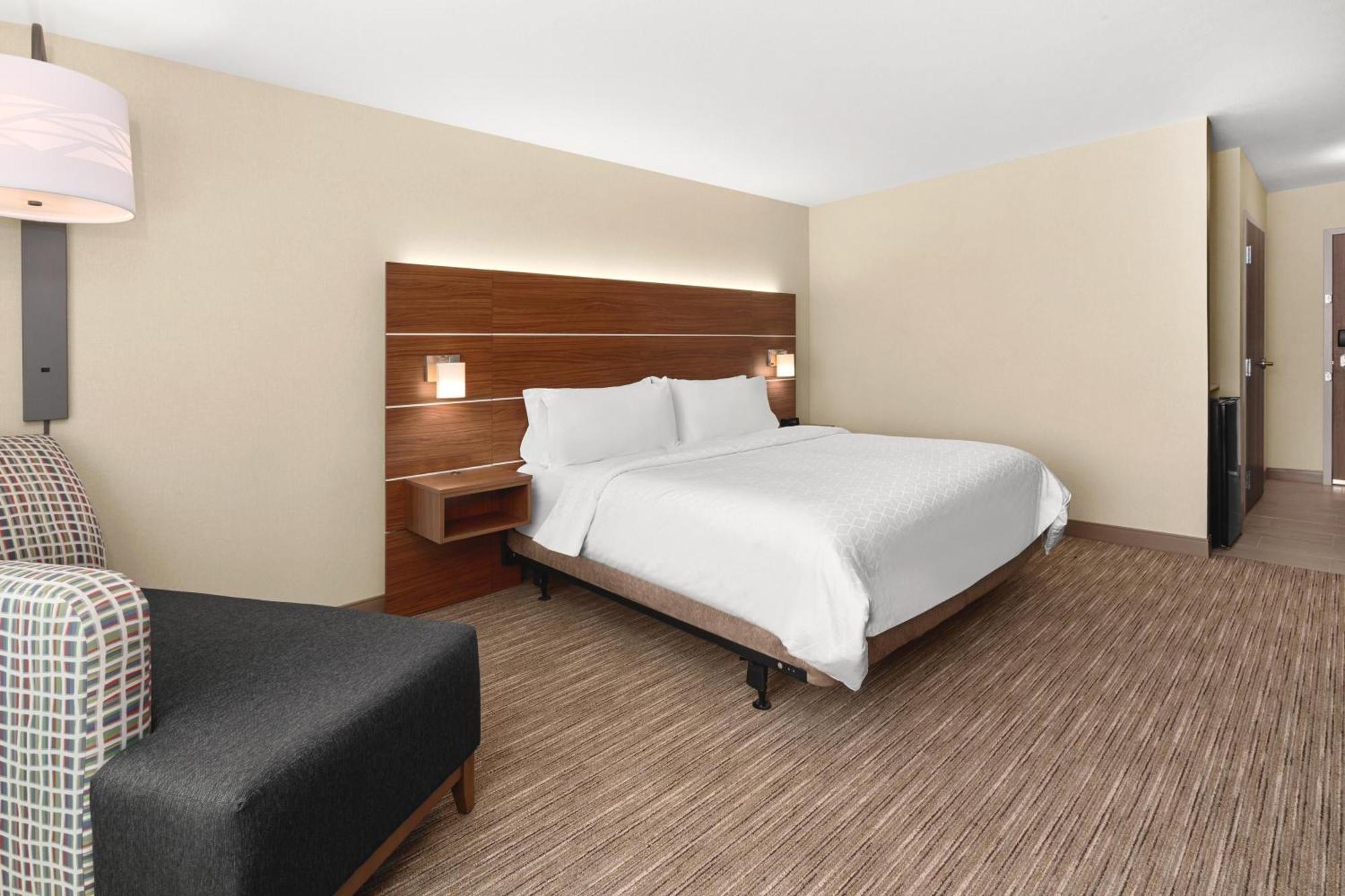 Holiday Inn Express Corning By Ihg Exteriör bild