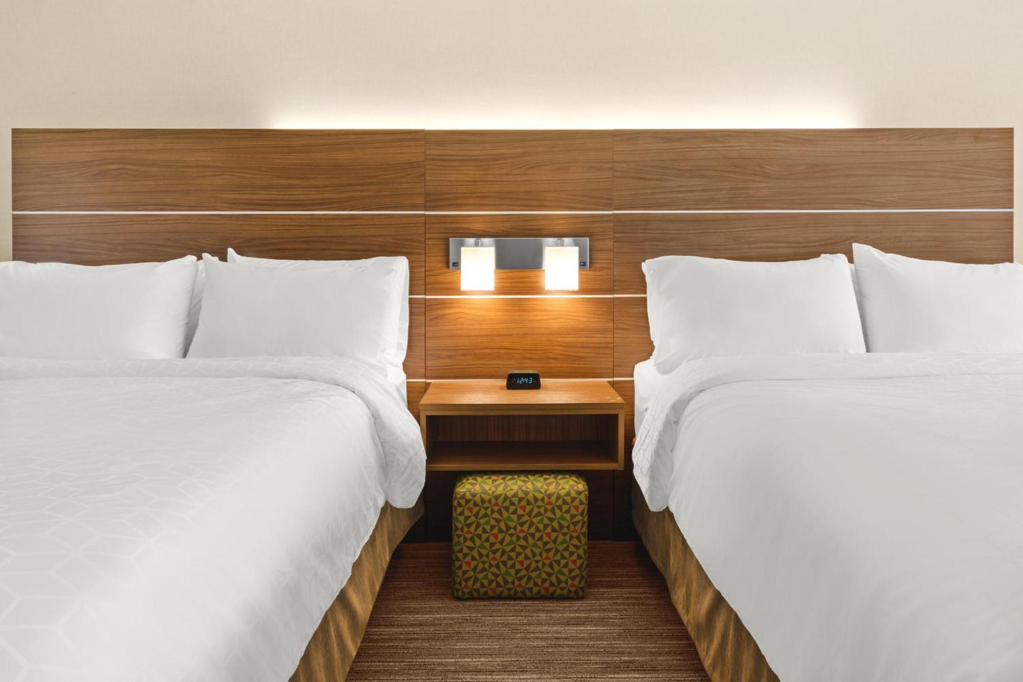 Holiday Inn Express Corning By Ihg Exteriör bild