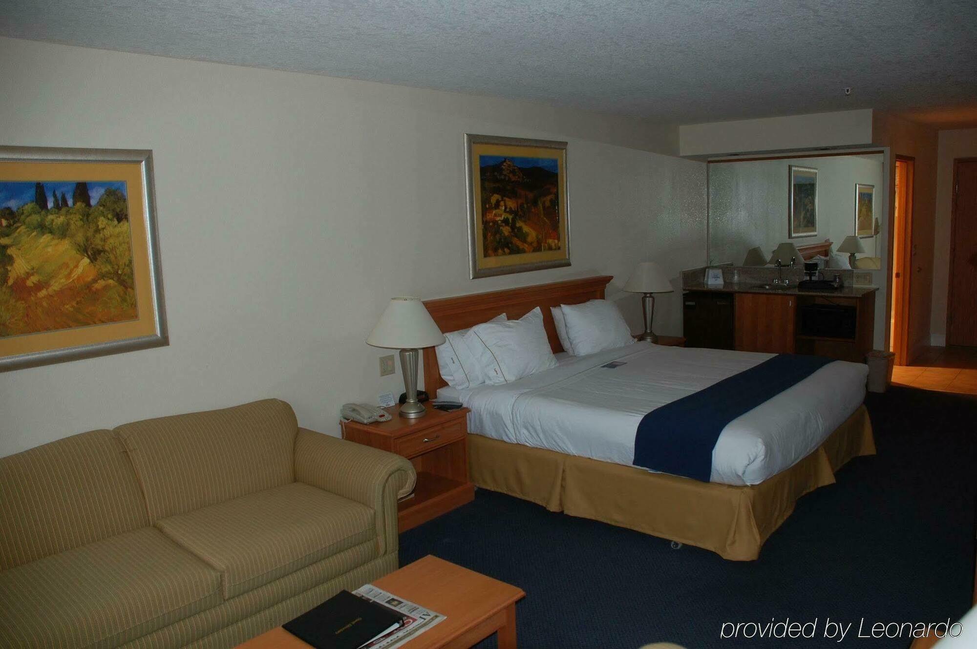 Holiday Inn Express Corning By Ihg Exteriör bild